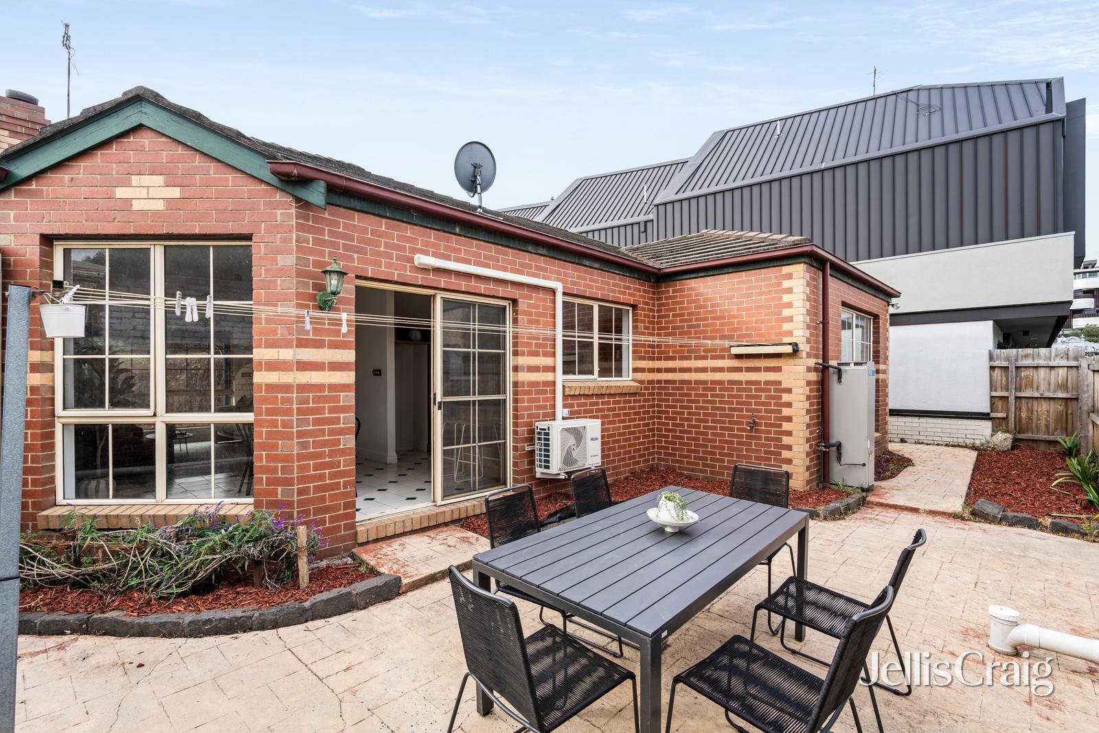 2/158 Edward Street, Brunswick image 13