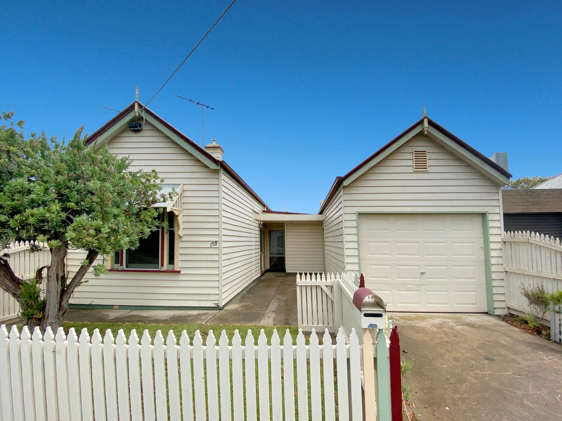 2/158 Maud Street, Geelong image 1