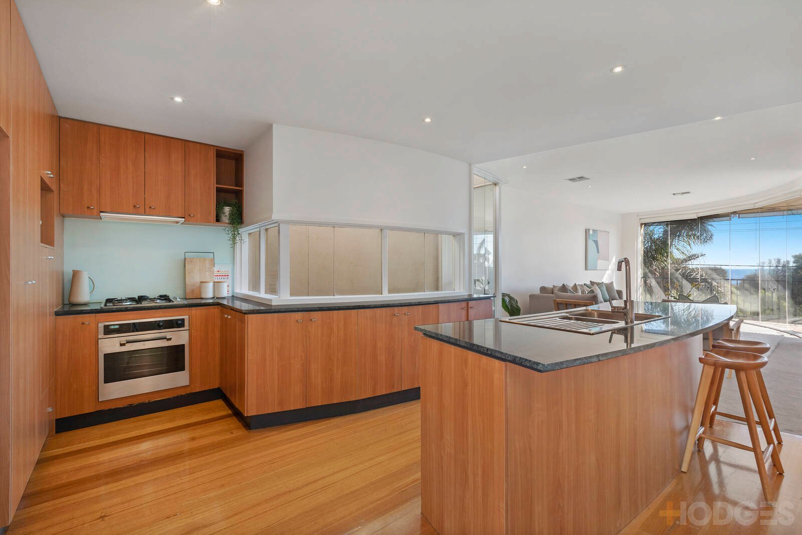 2 / 159 Beach Road Sandringham