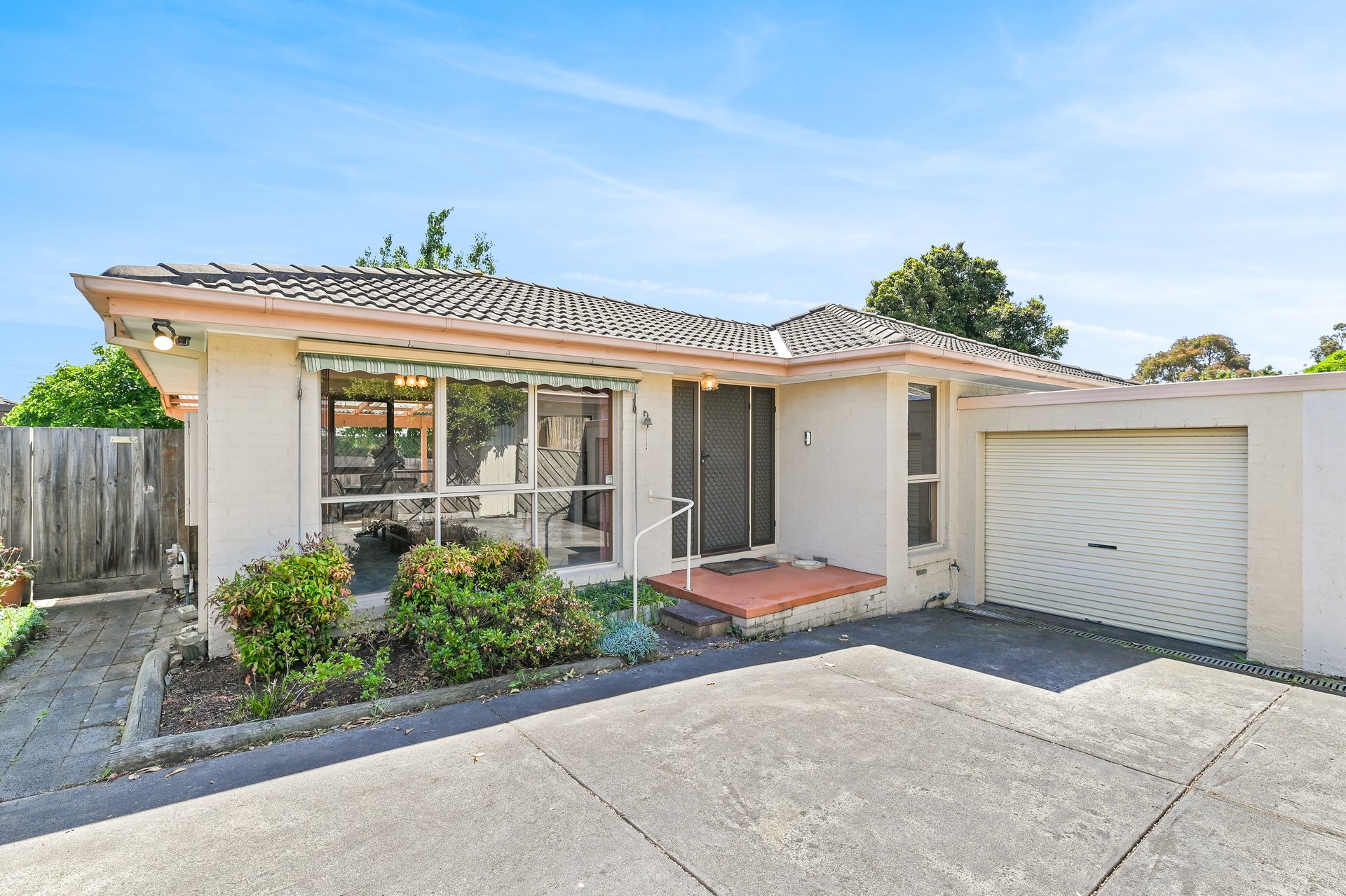 2/159 Blackburn Road, Mount Waverley image 1