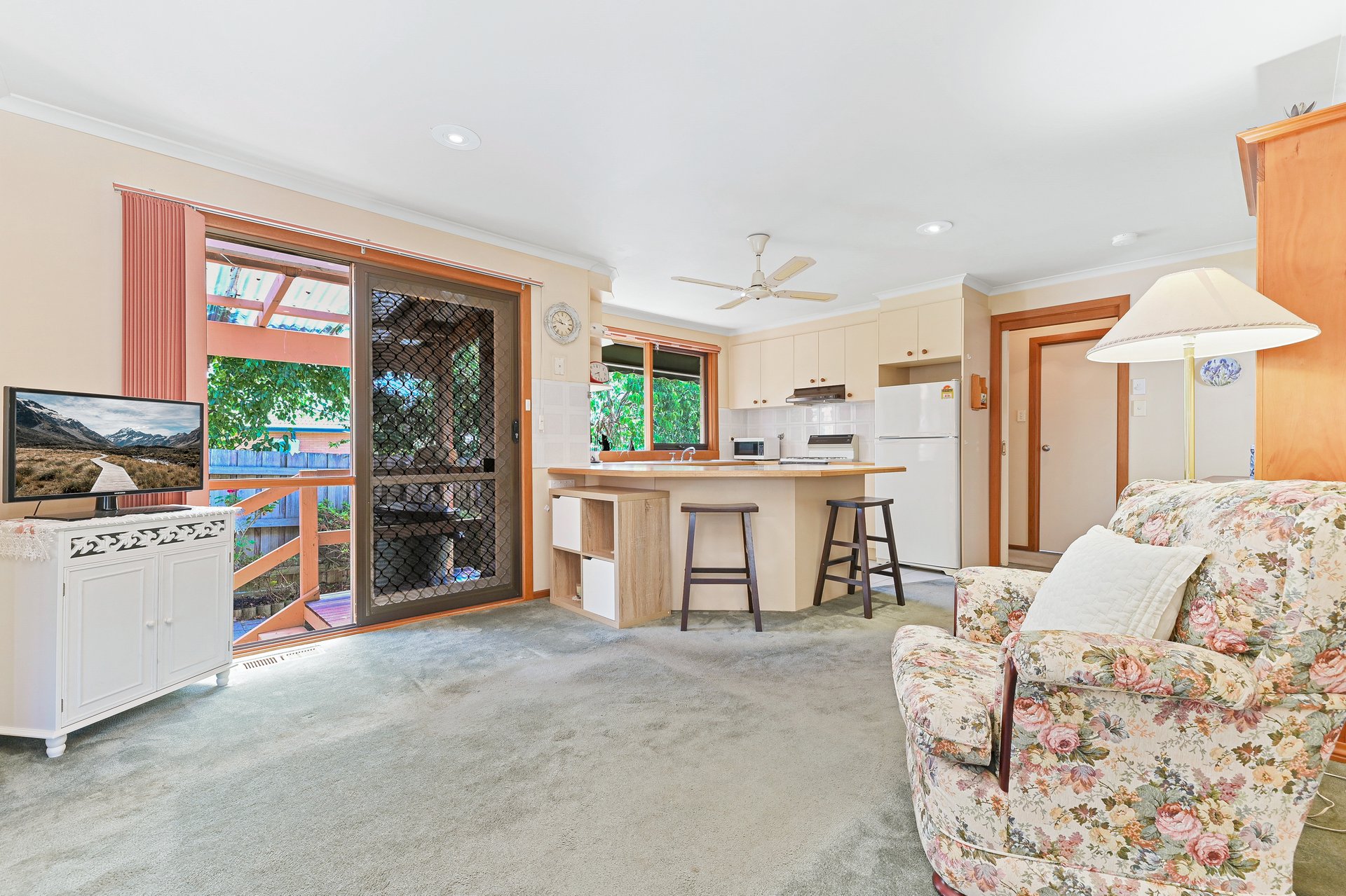 2/159 Blackburn Road, Mount Waverley image 4