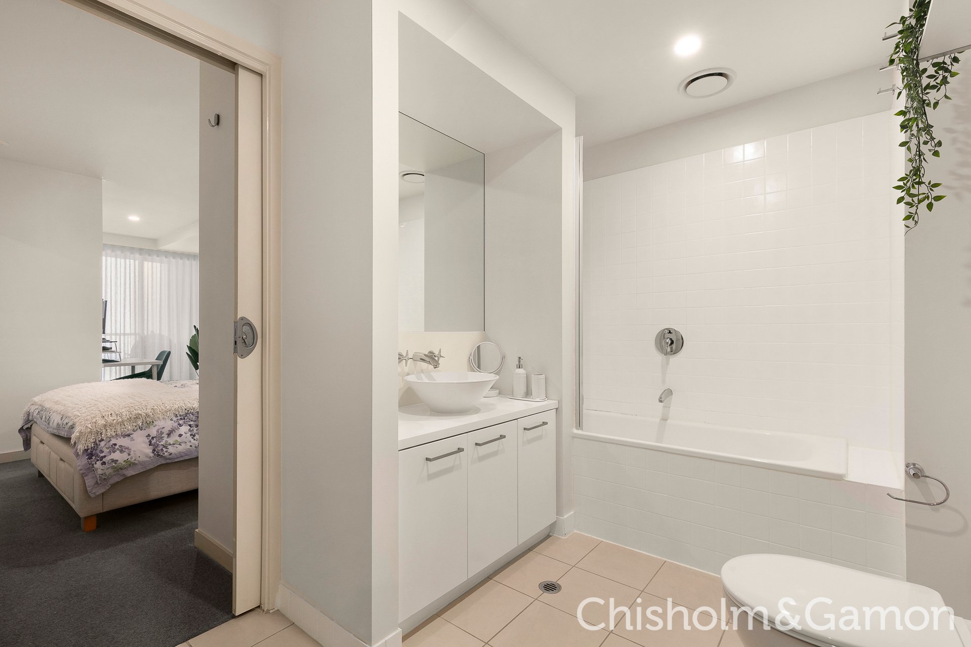 215/99 Nott Street, Port Melbourne image 5