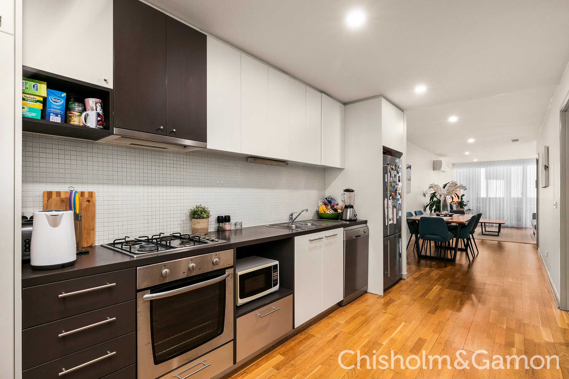 215/99 Nott Street, Port Melbourne image 6