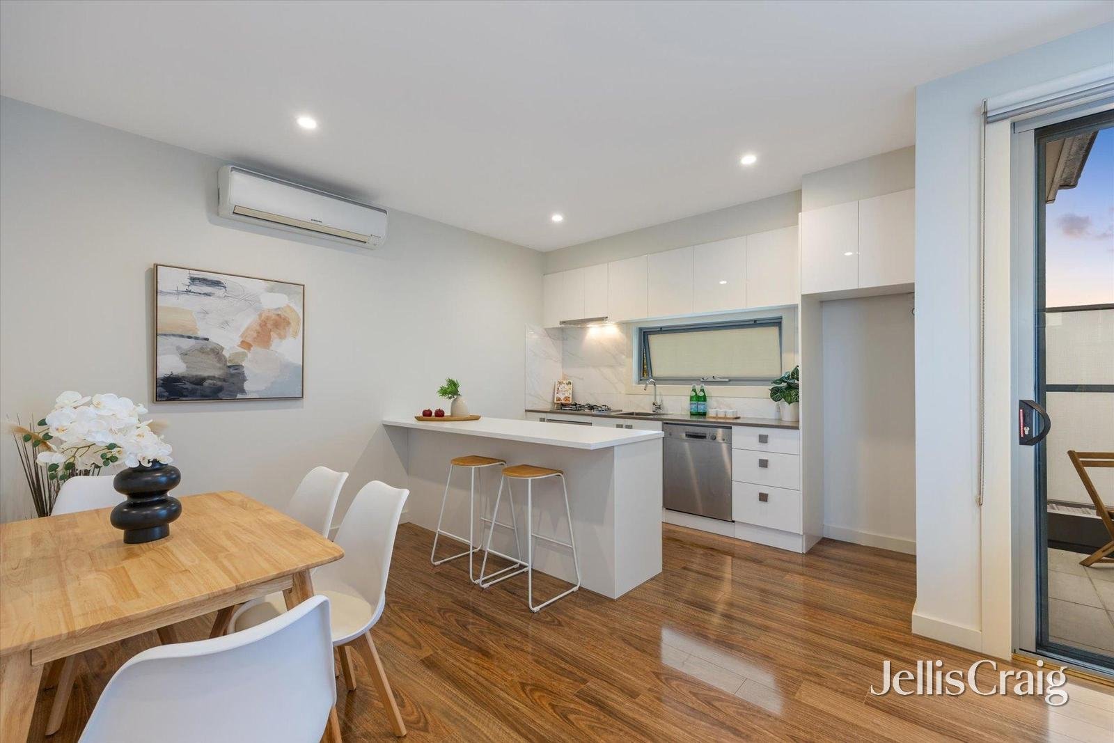 2/16 Browns Road, Bentleigh&nbsp;East image 2