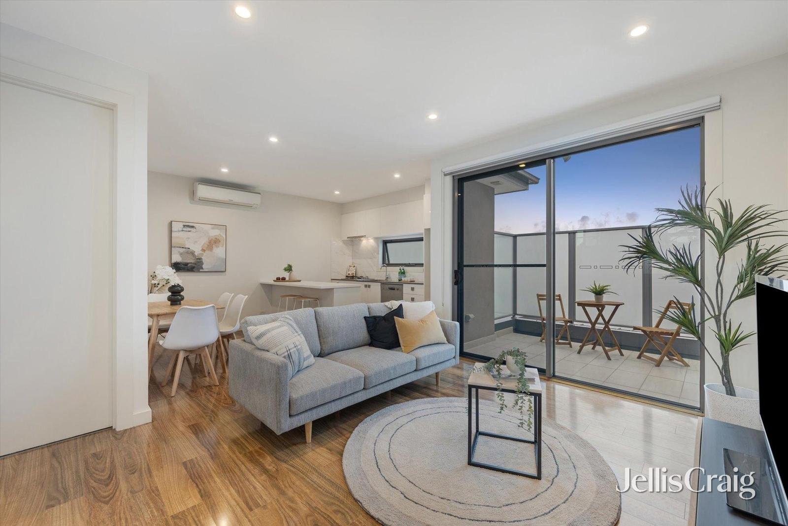 2/16 Browns Road, Bentleigh&nbsp;East image 4