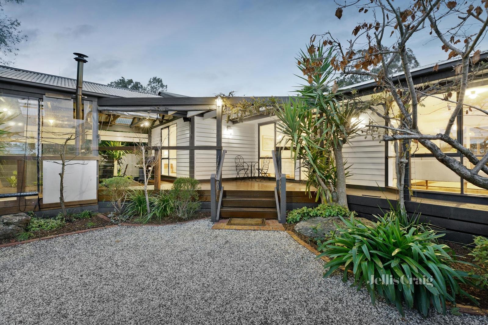 2/16 Buena Vista Drive, Montmorency image 1