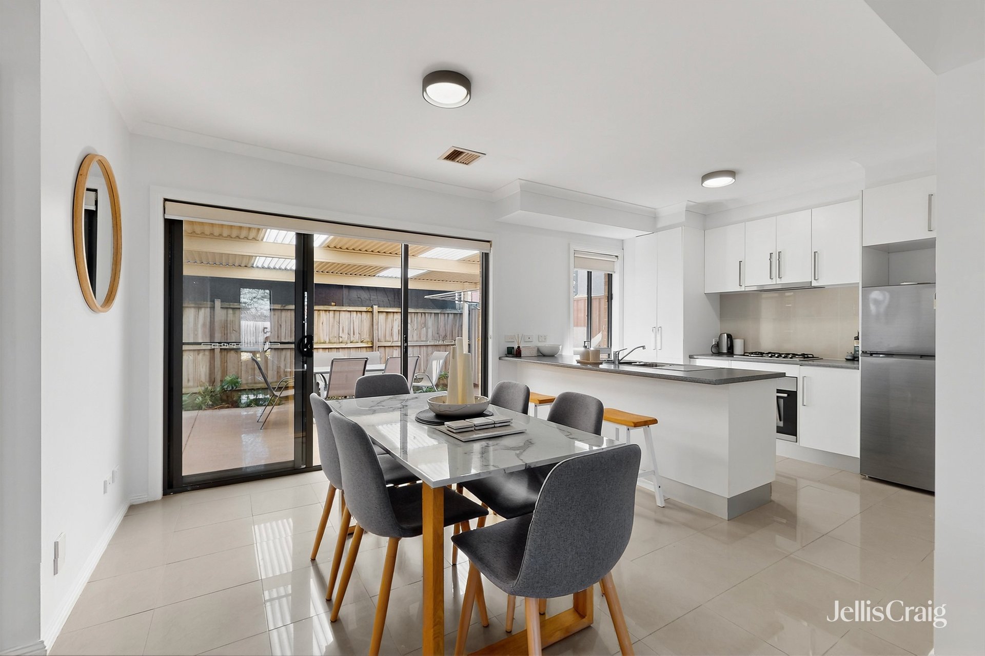 2/16 Cartwright Street, Oak Park image 5