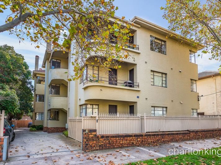 2 / 16 Charnwood Road ST KILDA