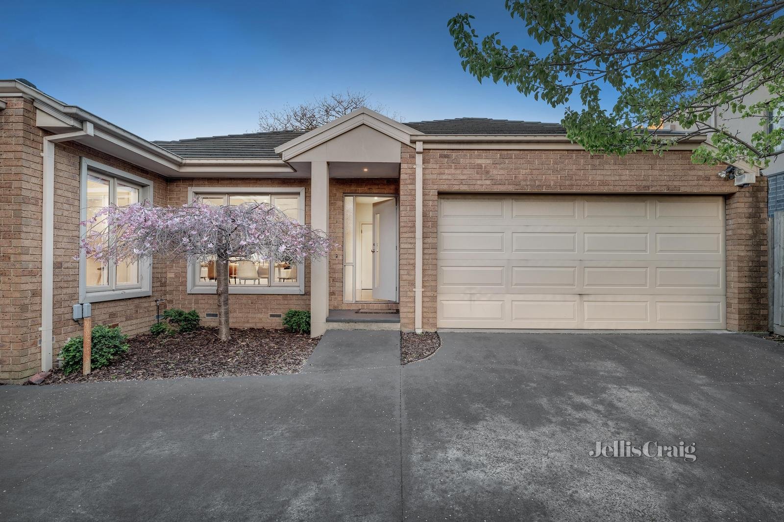 2/16 Elm Grove, Mount Waverley image 2