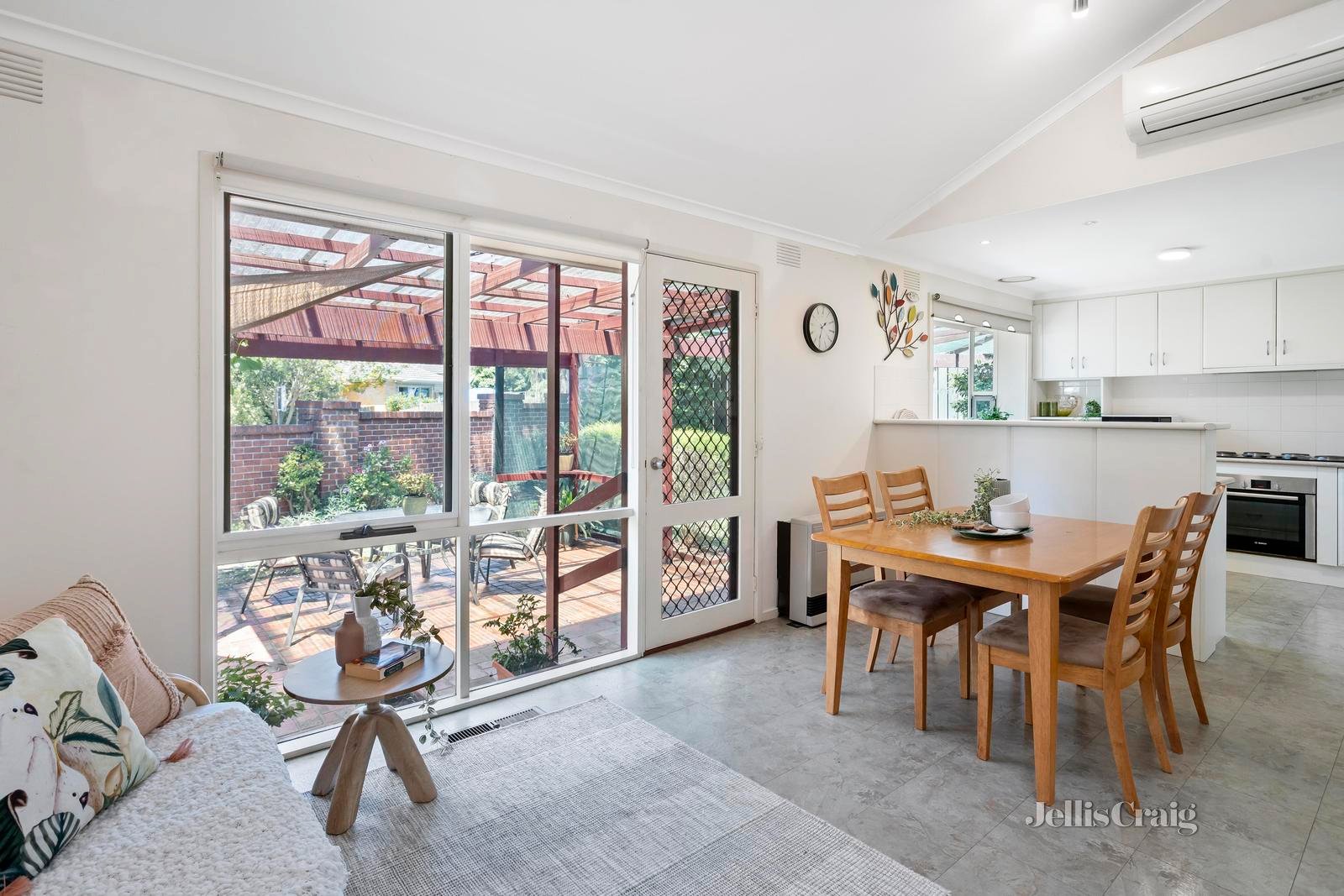 2/16 Florence Street, Blackburn image 3