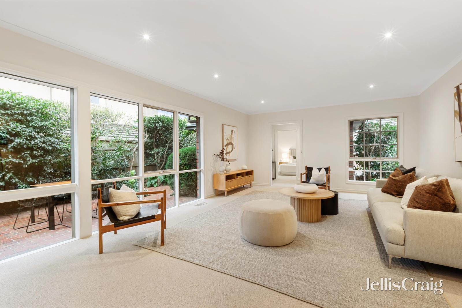 2/16 Gardenia Street, Blackburn image 2