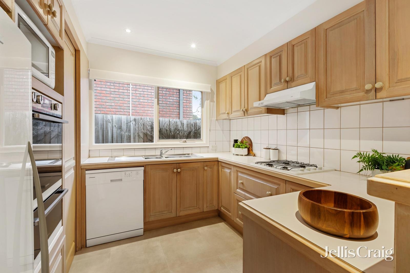 2/16 Gardenia Street, Blackburn image 5