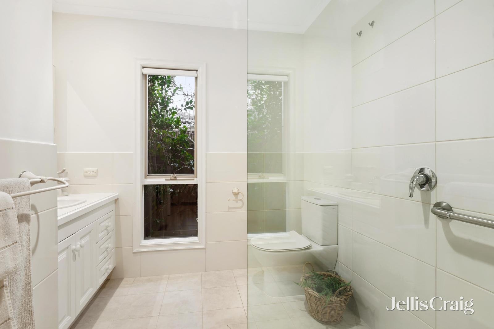 2/16 Gardenia Street, Blackburn image 8