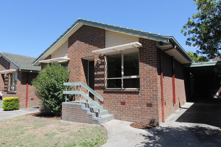 2/16 Gladstone Street, Lilydale image 2