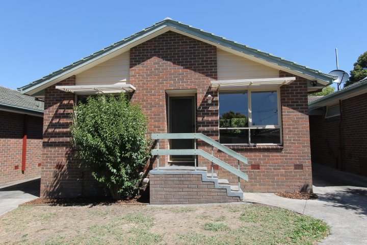 2/16 Gladstone Street, Lilydale image 1