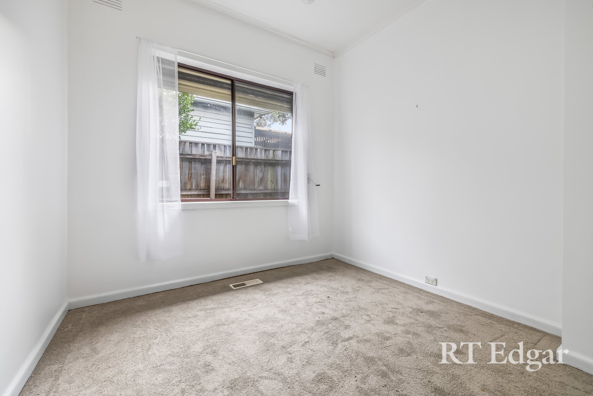 Property Gallery Thumbnail 8
