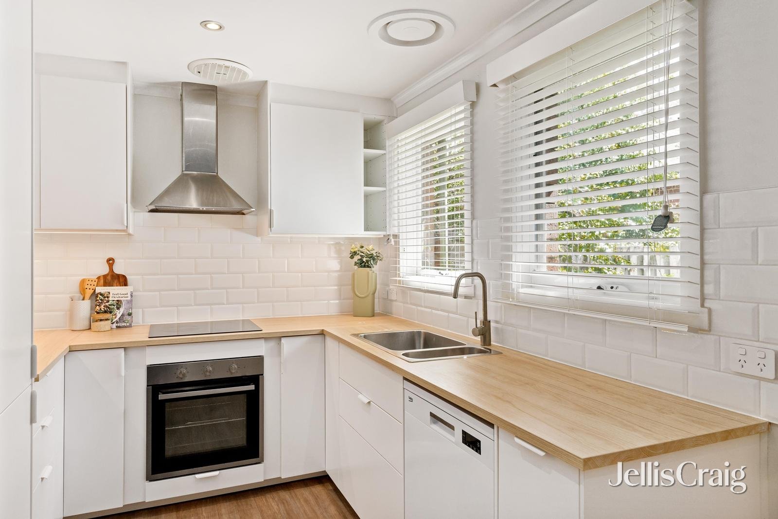 2/16 Harrison Street, Ringwood image 7