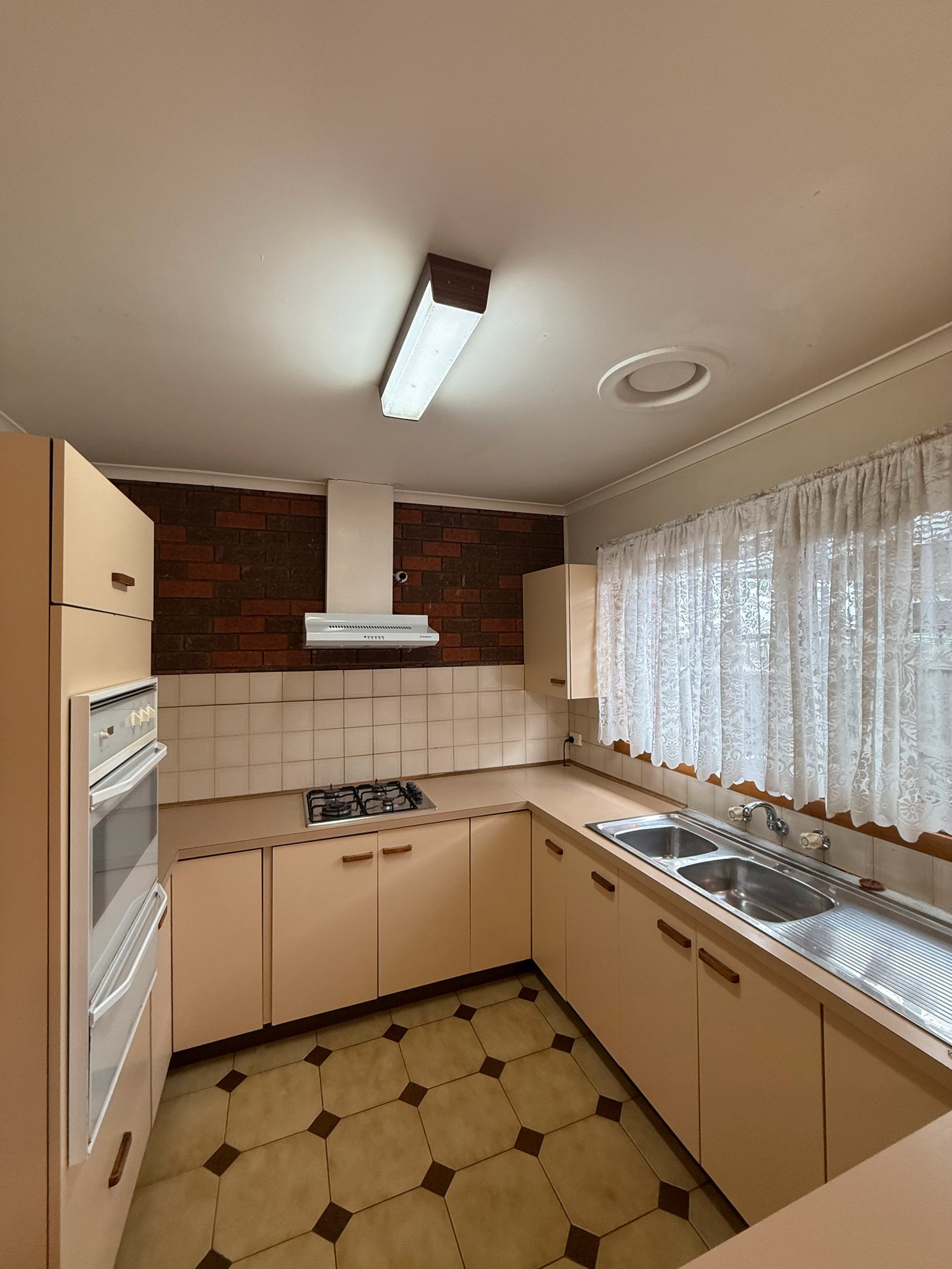 2/16 Herald Street, Cheltenham image 4
