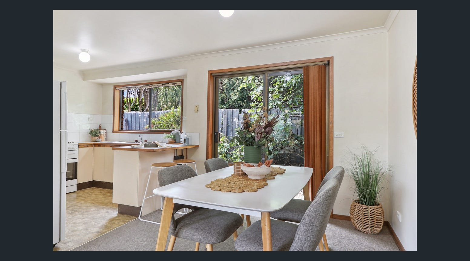 2/16 Joel Court, Heathmont image 3