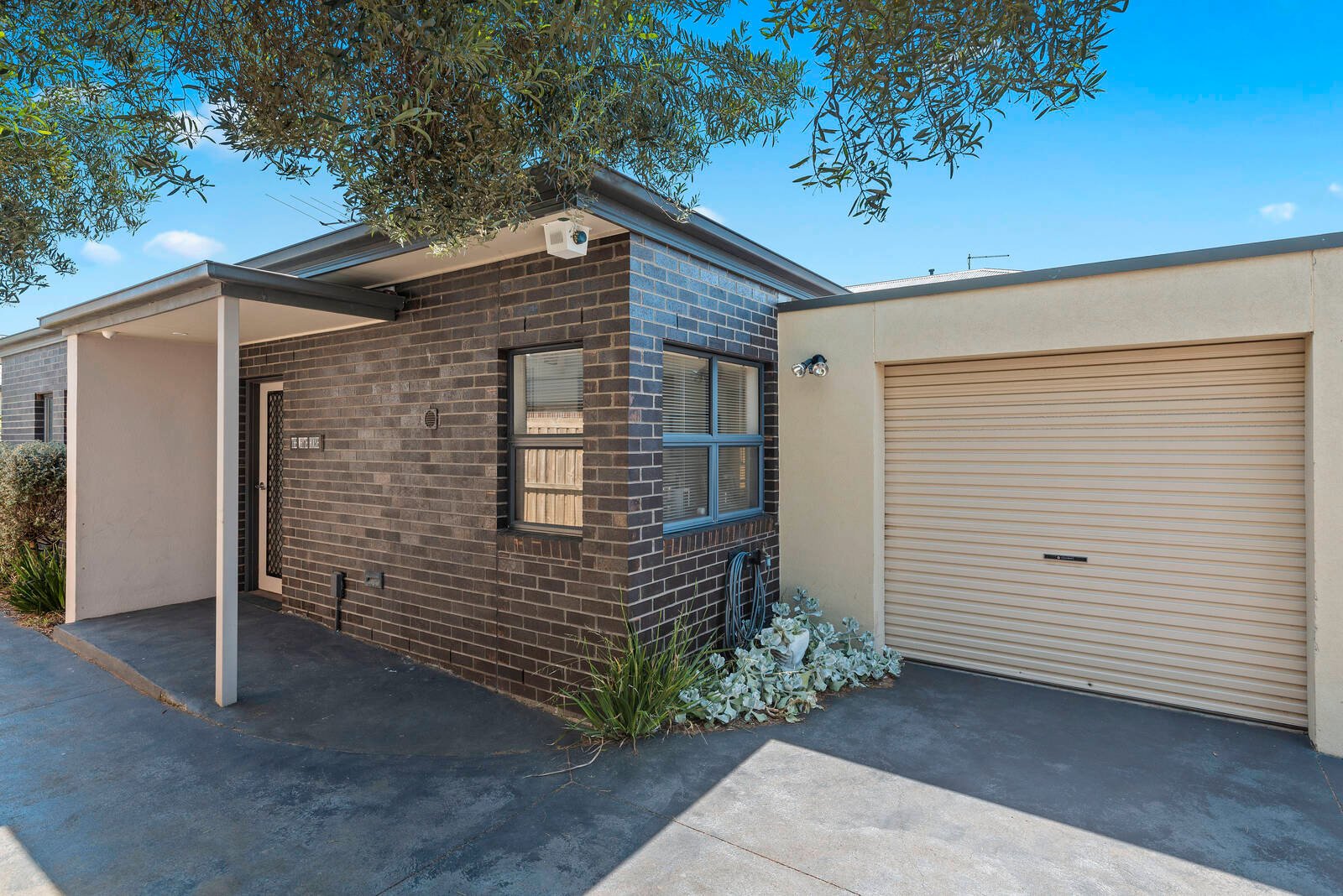 Property Gallery Thumbnail 9