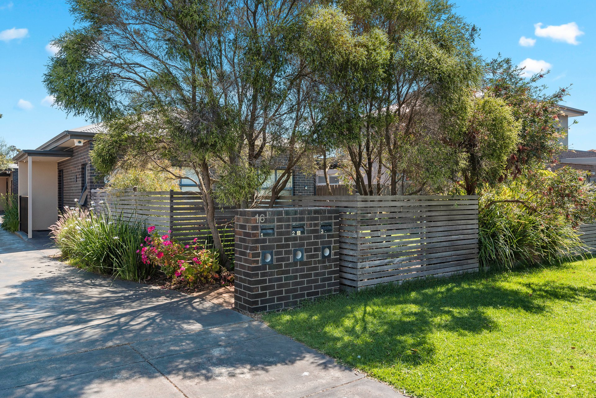 Property Gallery Thumbnail 12