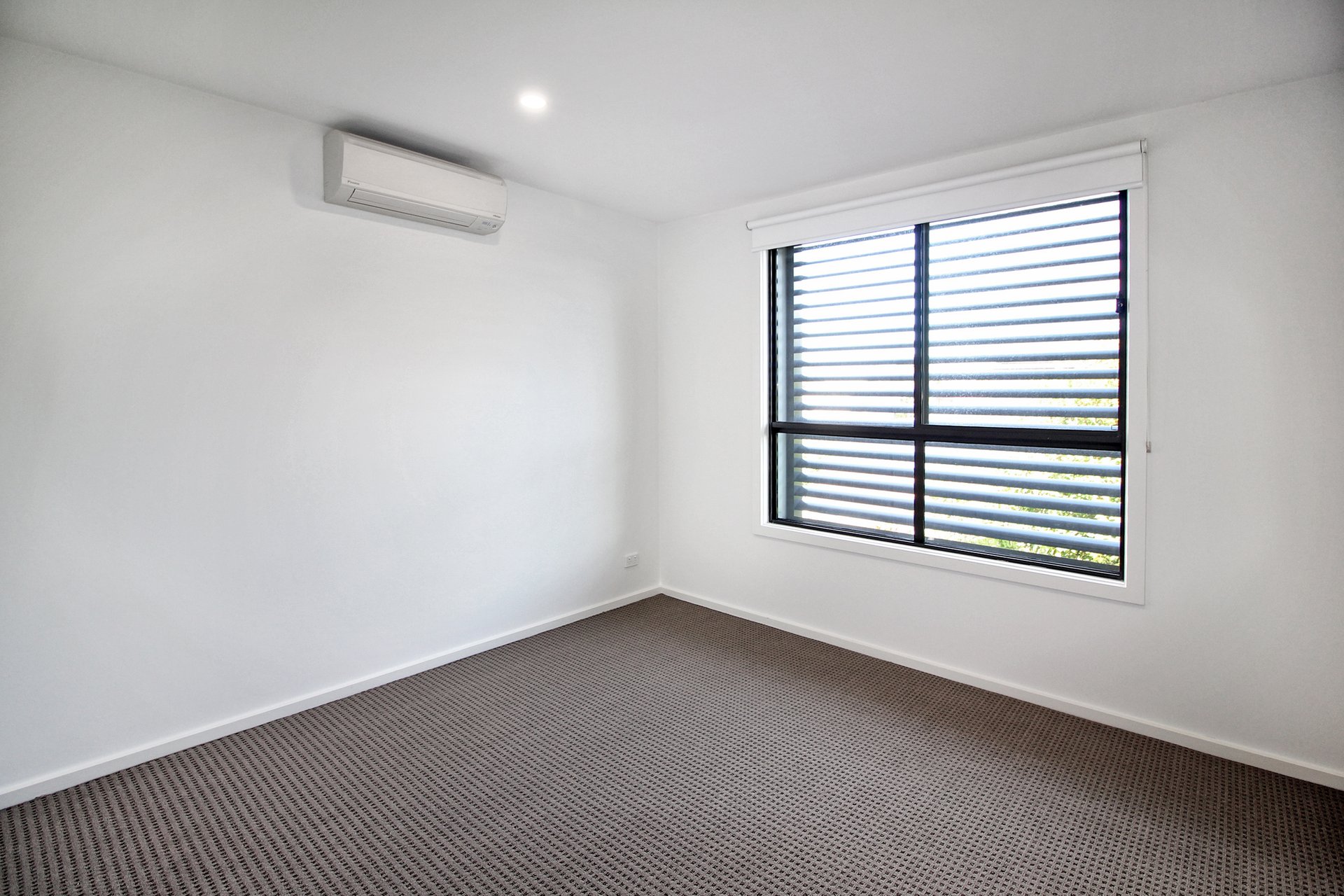 2/16 Mundy Street, Geelong image 4