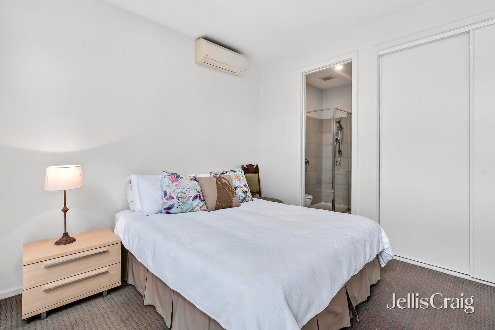 2/16 Mundy Street, Geelong image 4