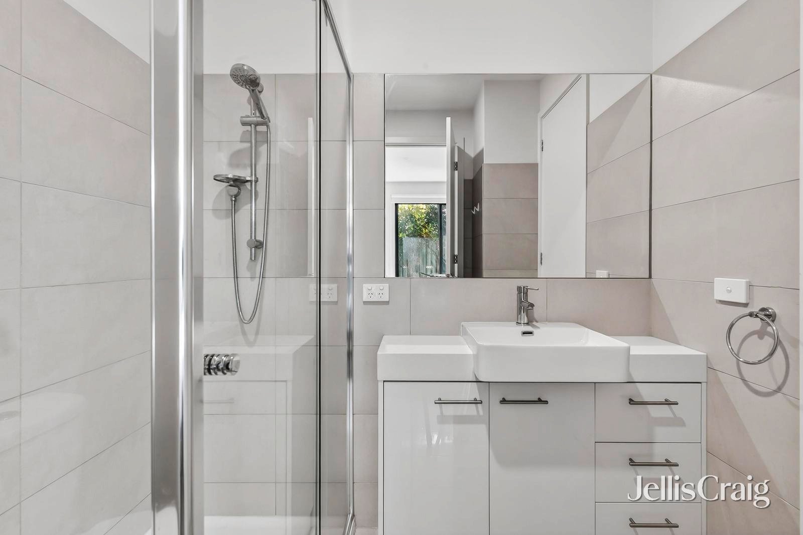 2/16 Mundy Street, Geelong image 5