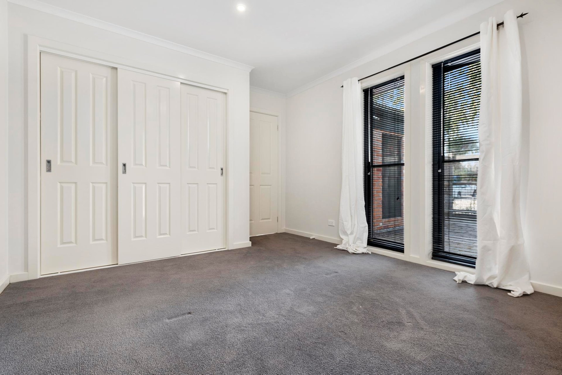 2/16 Piper Street, Kyneton image 5