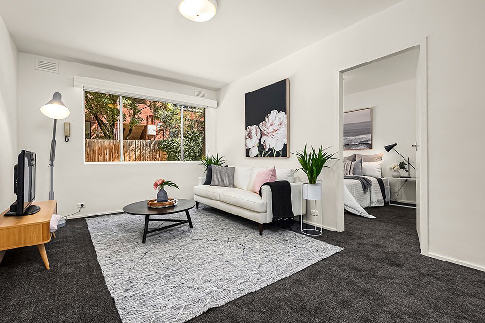 2/16 Robe Street, St Kilda image 1