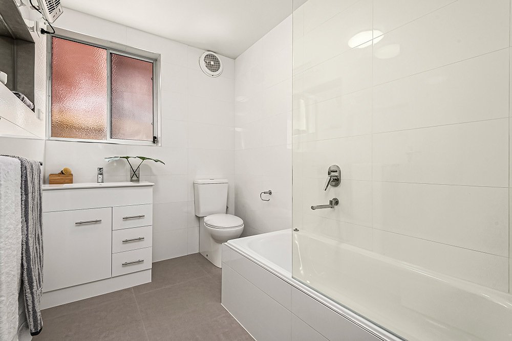 2/16 Robe Street, St Kilda image 4