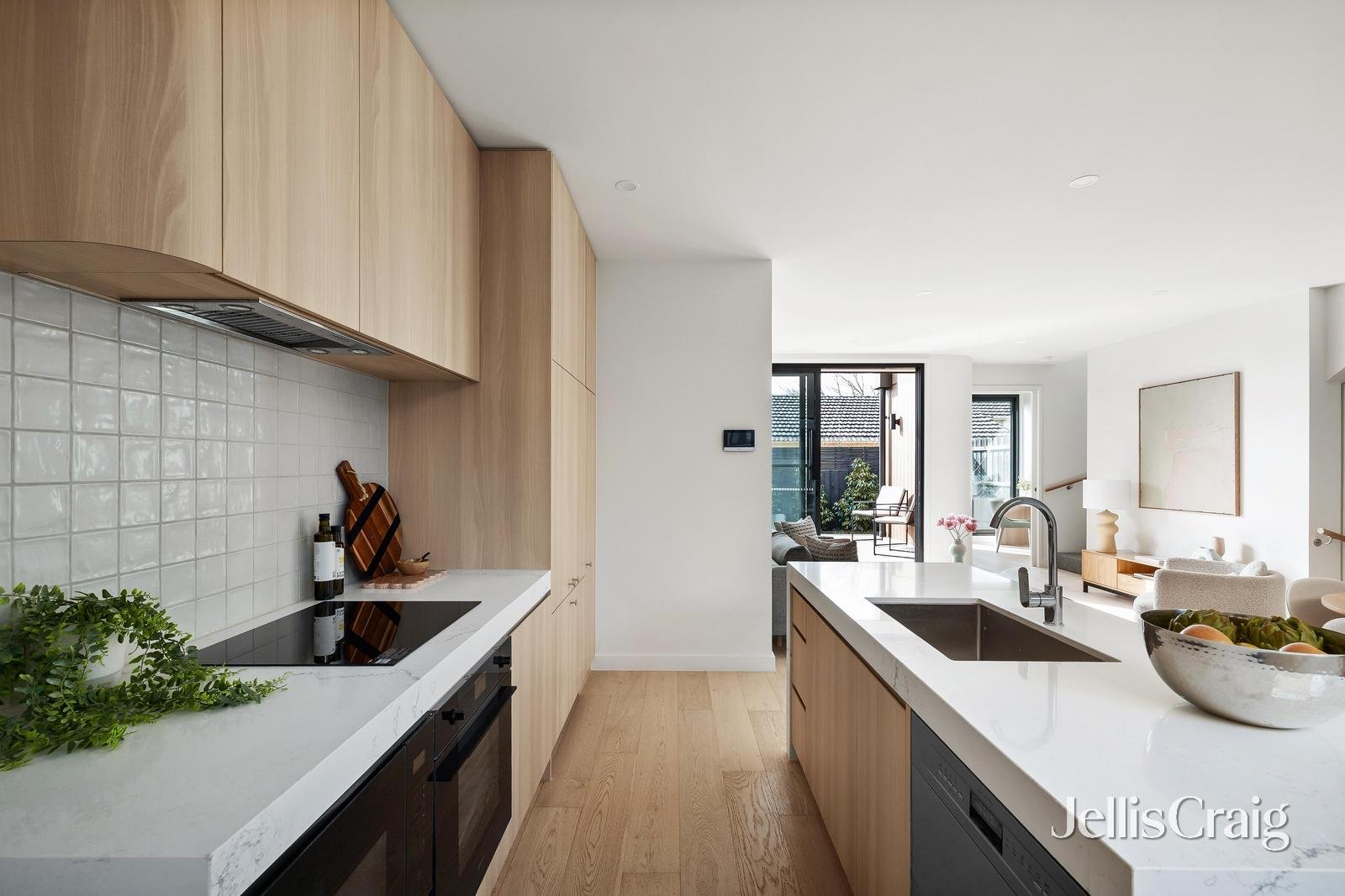 2/16 Summerhill Road, Glen&nbsp;Iris image 2