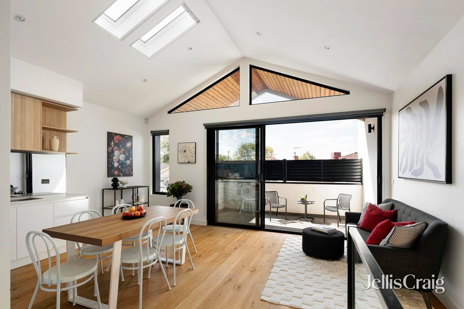 2/16 Swallow Street, Preston image 1