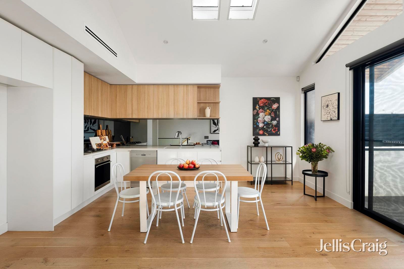 2/16 Swallow Street, Preston image 2