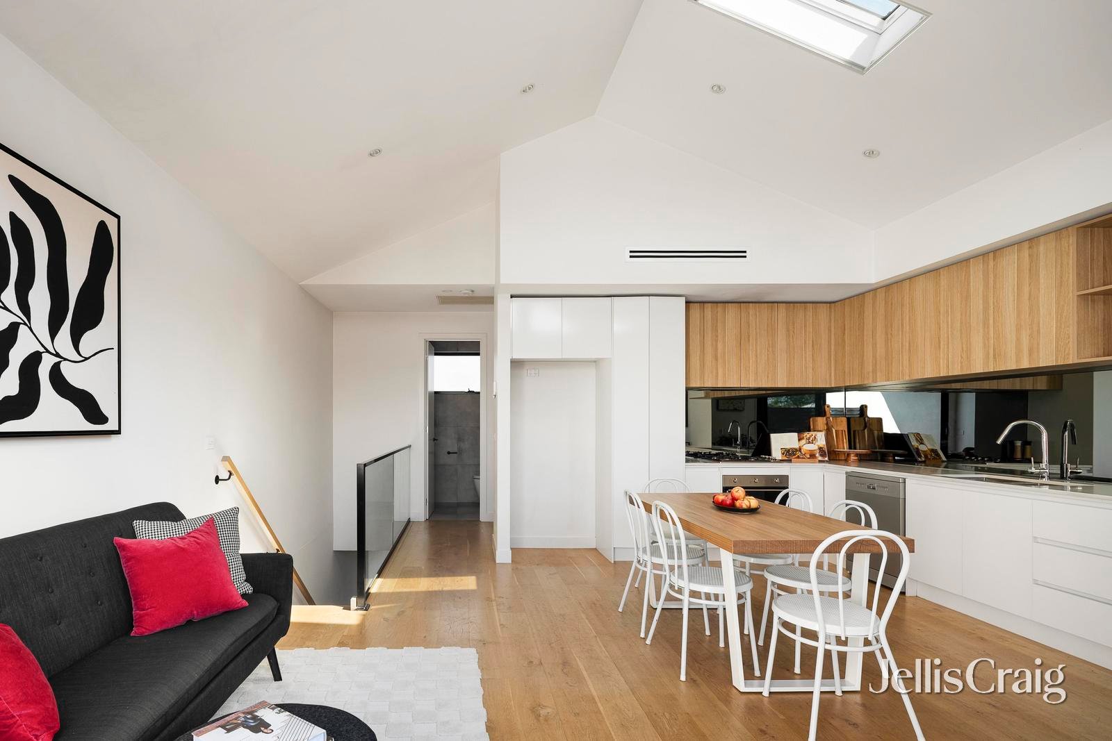 2/16 Swallow Street, Preston image 3