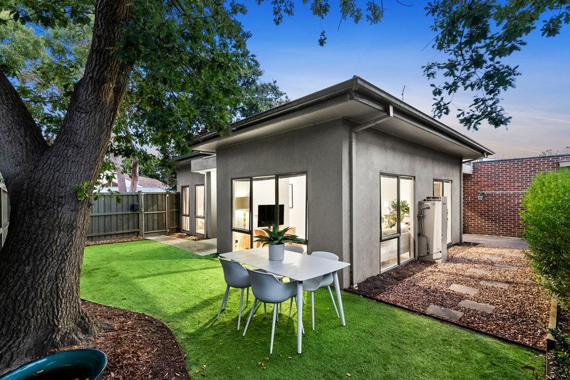 2/16 Tarook Way, Mornington image 1