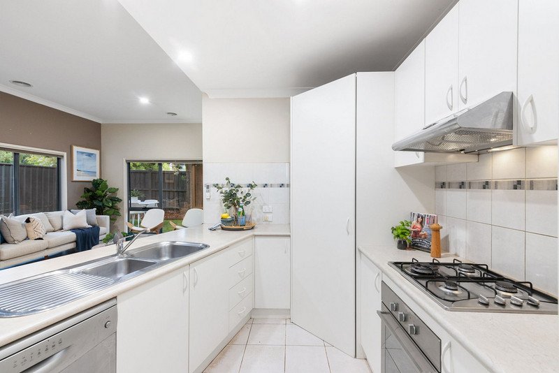 2/16 Tarook Way, Mornington image 2