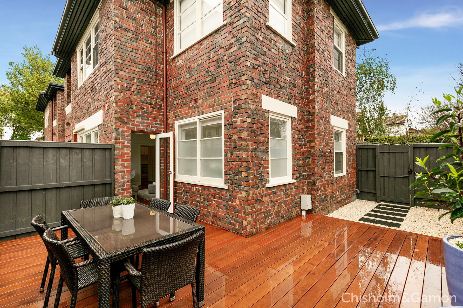 2/16 Thackeray Street, Elwood image 1