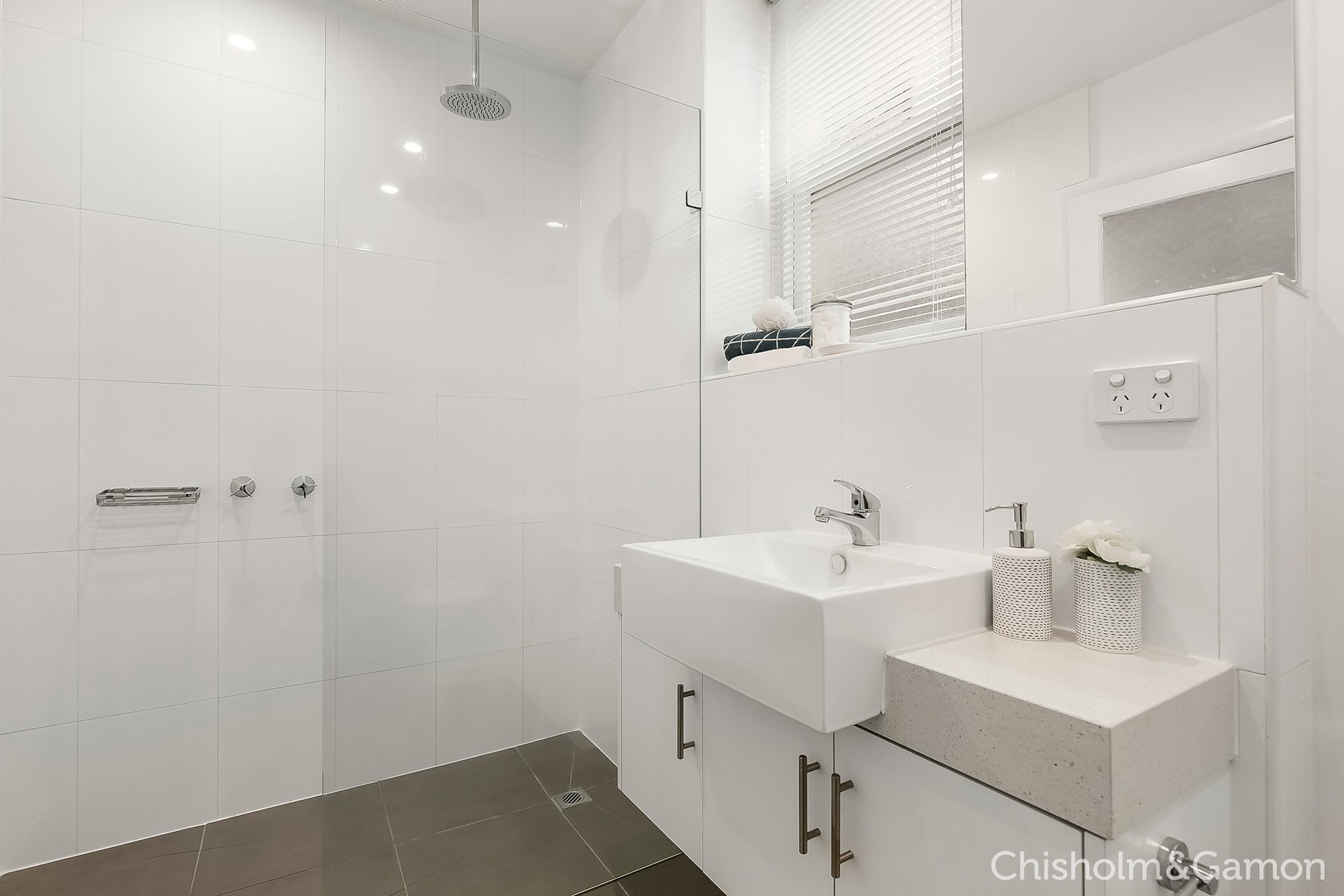 2/16 Thackeray Street, Elwood image 6