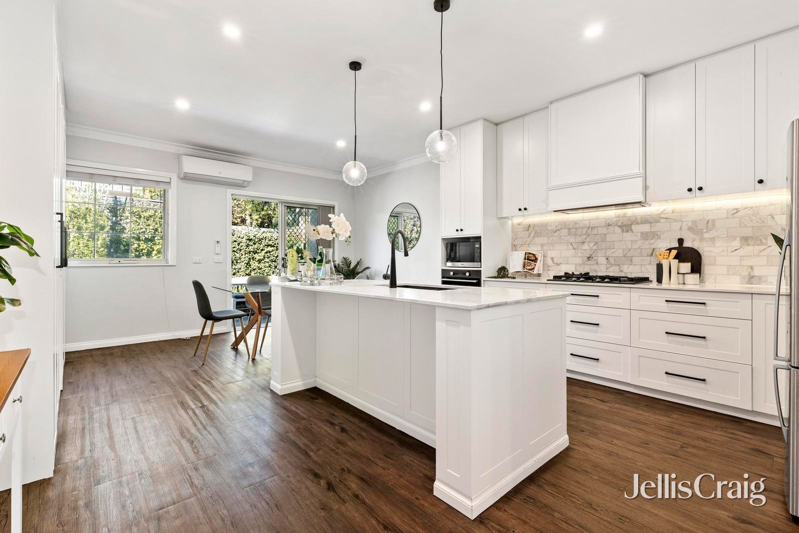 2/16 Therese Avenue, Mount&nbsp;Waverley image 2