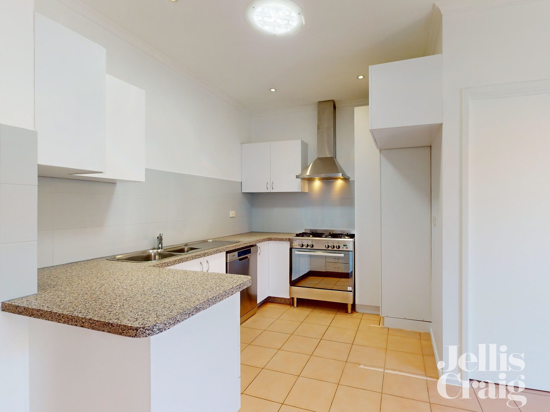 2/16 Turner Street, Moonee&nbsp;Ponds image 2