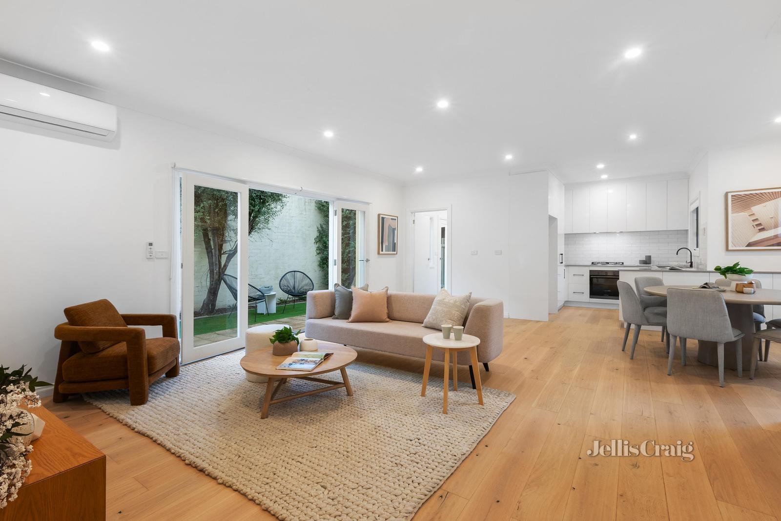 2/16 View Street, Highett image 2