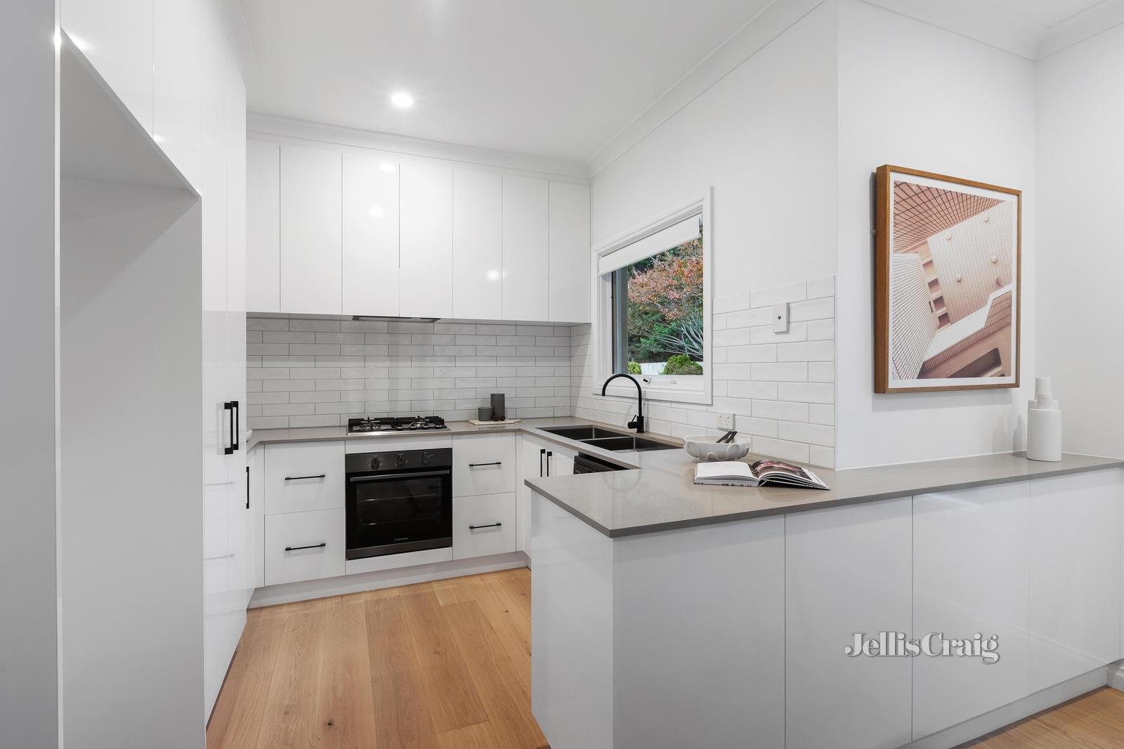 2/16 View Street, Highett image 5