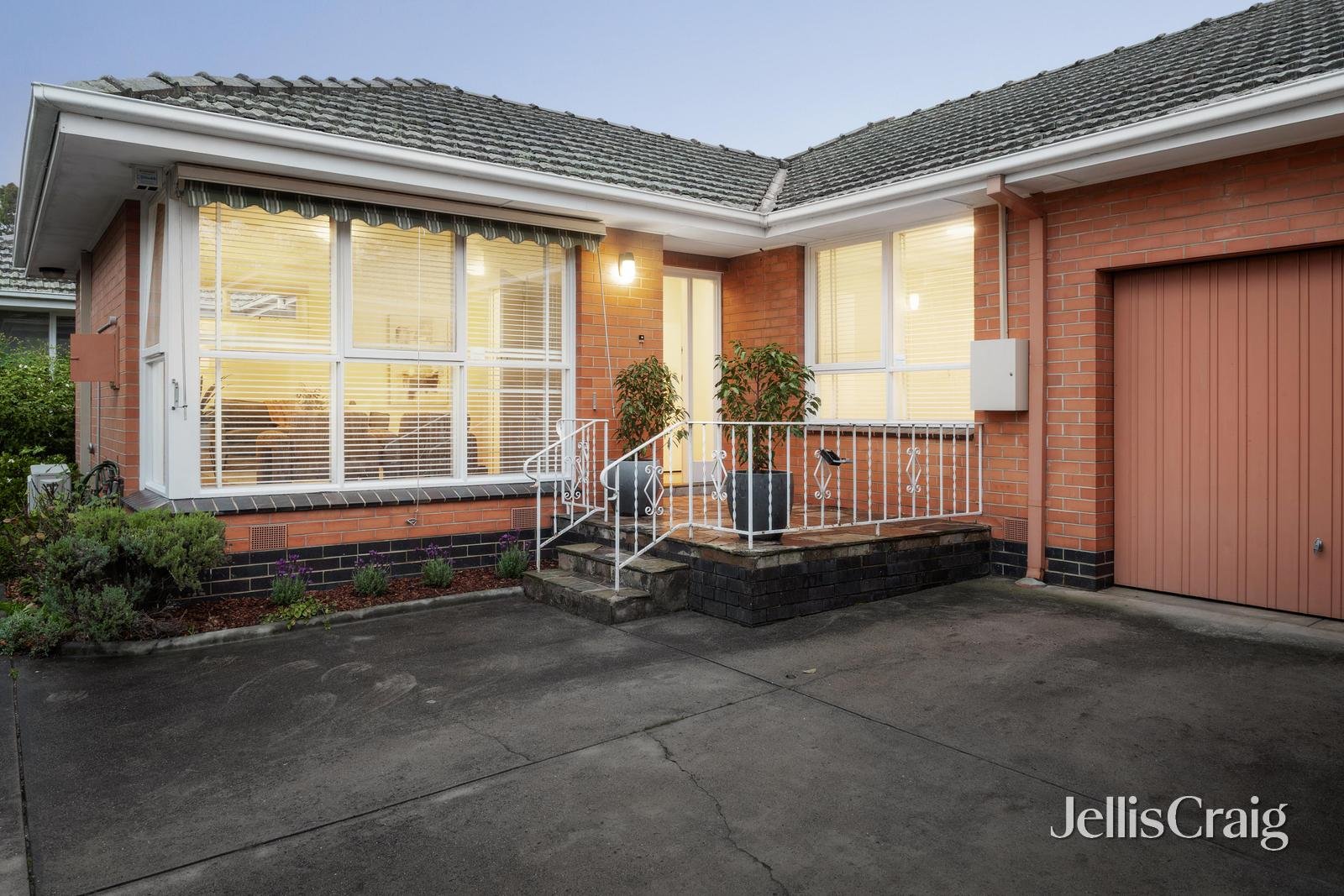 2/16 Weybridge Street, Surrey&nbsp;Hills image 1