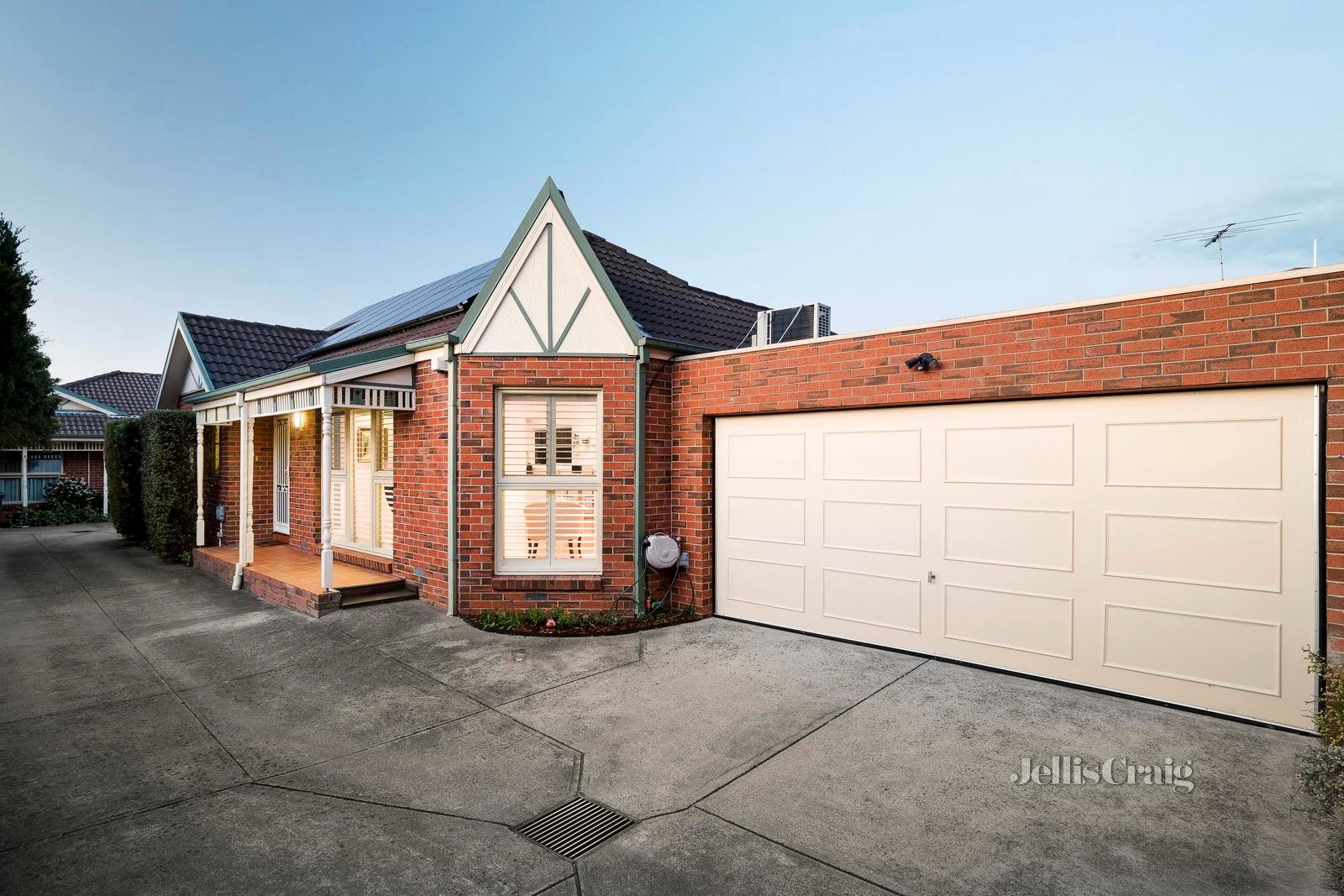 2/16 Woornack Road, Carnegie image 1