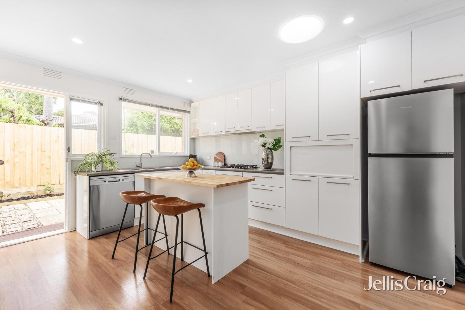 2/160-162 Surrey Road, Blackburn image 4