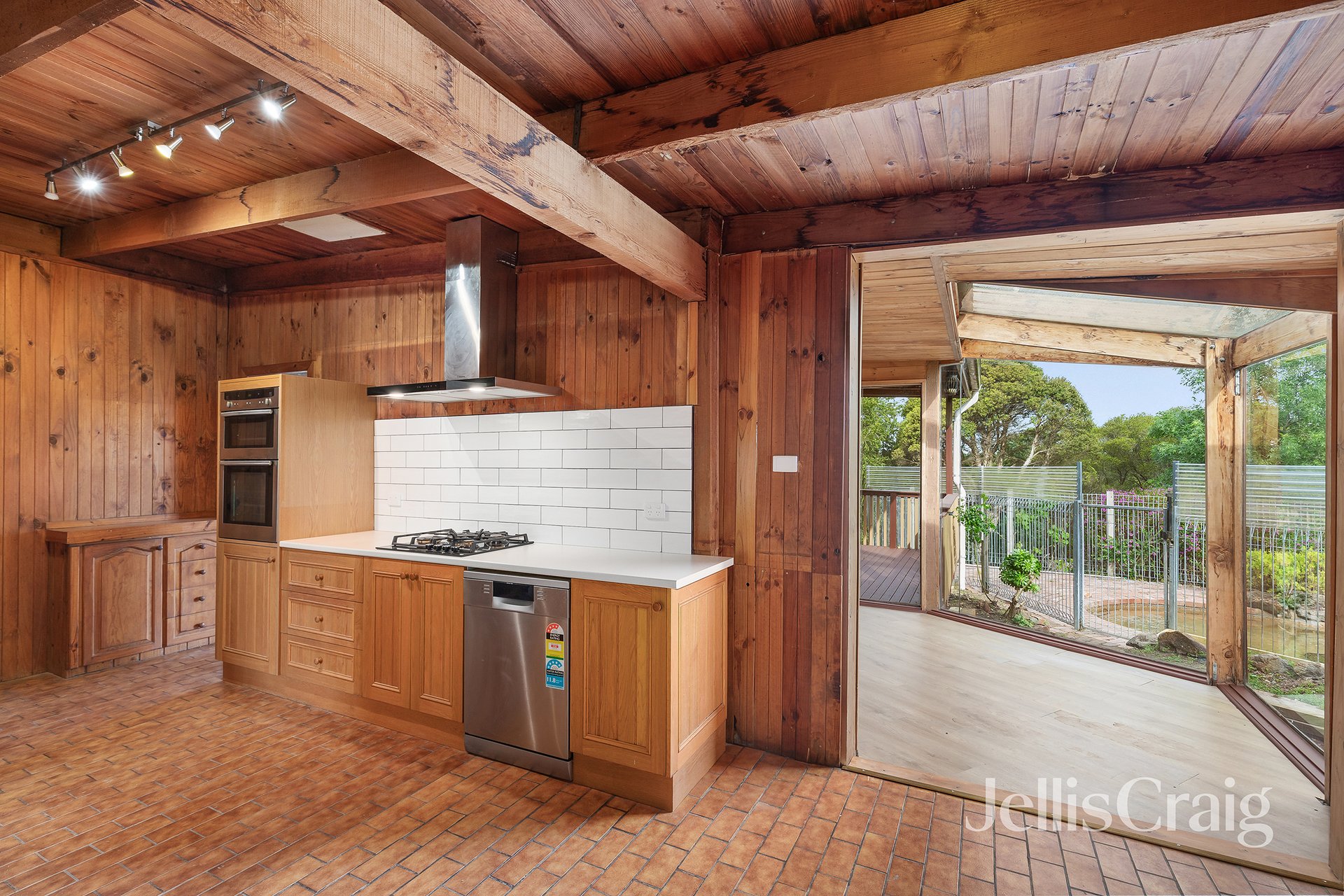 2/160 Roger Road, Panton Hill image 4