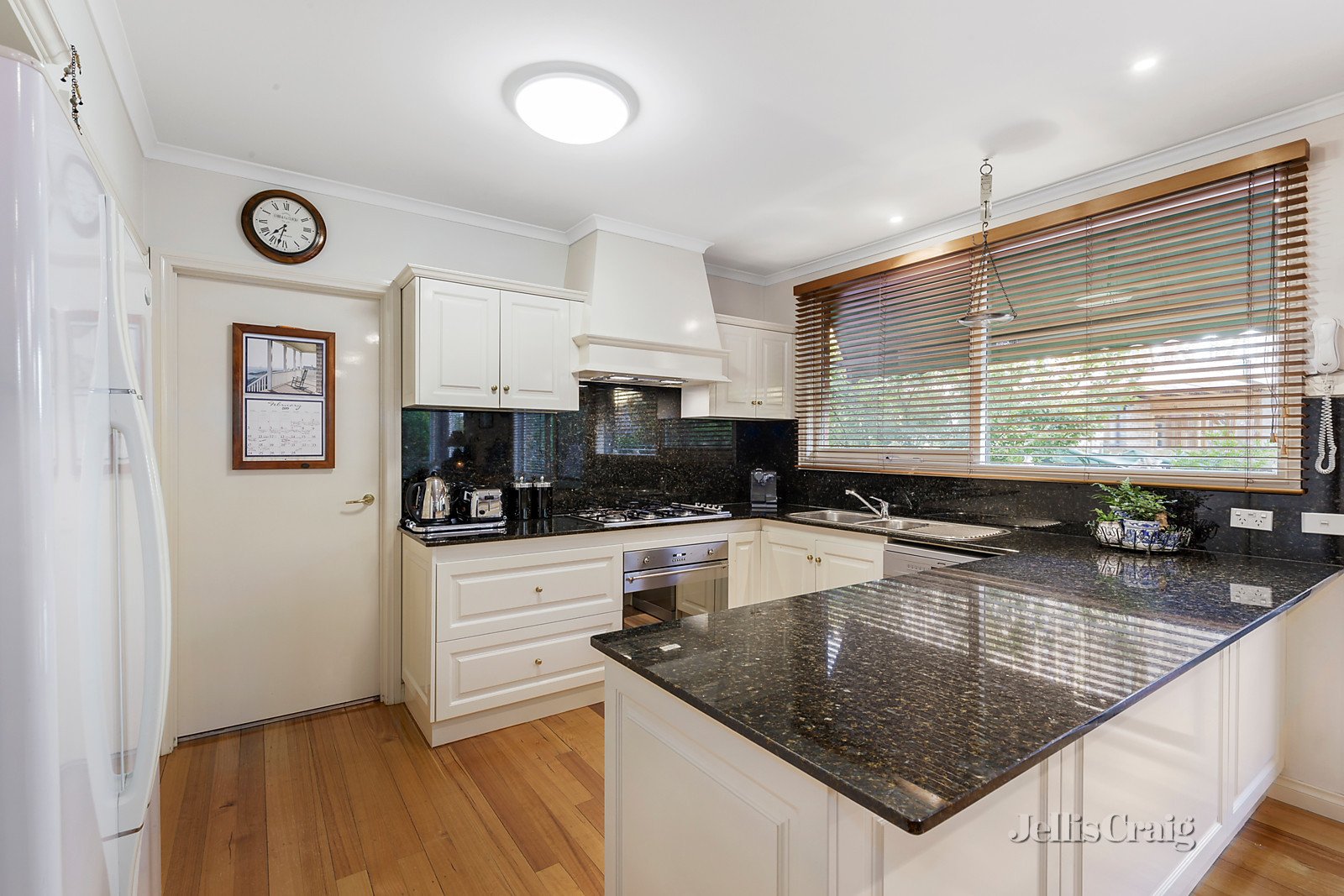 2/160 Tucker Road, Bentleigh image 3