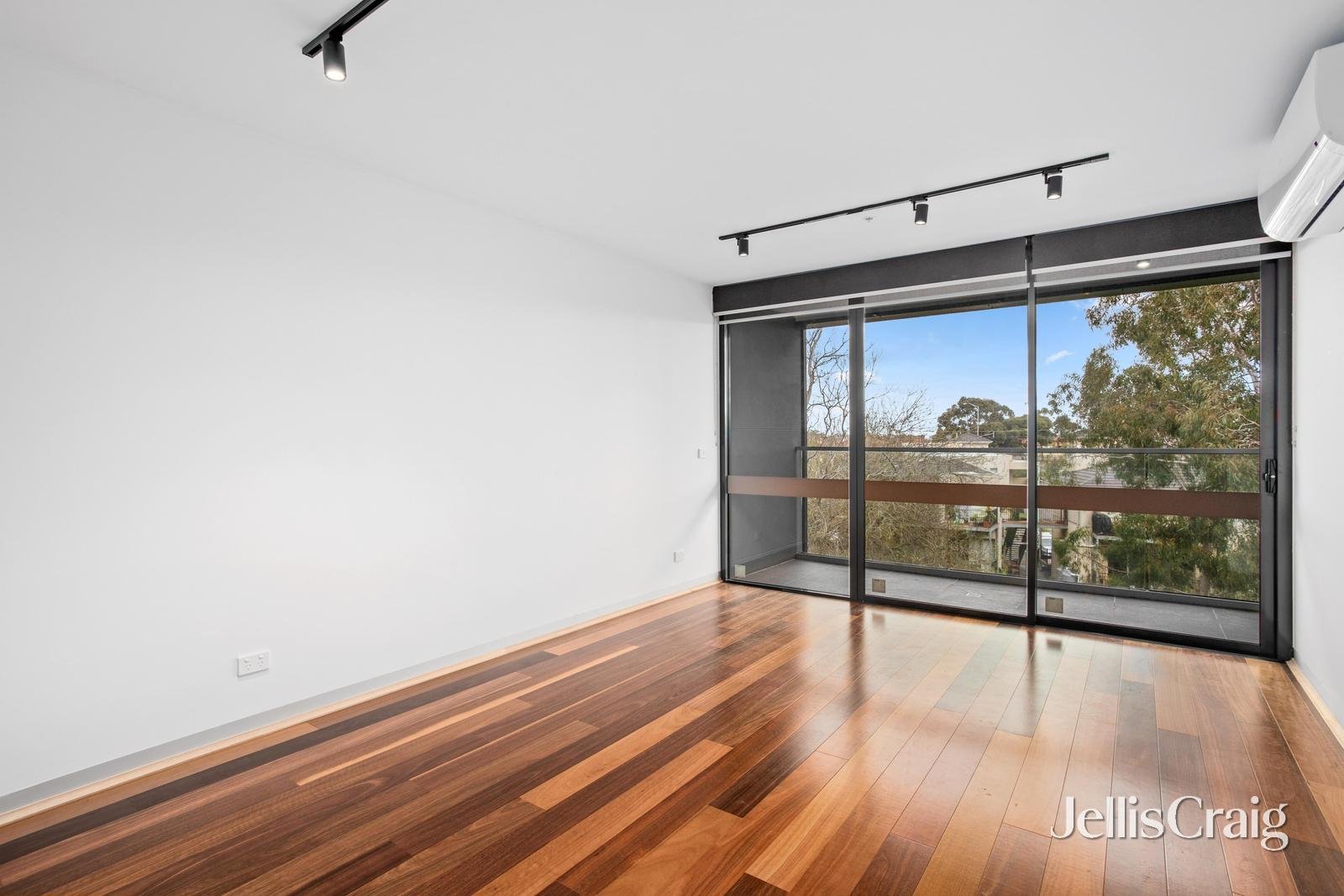 216/110 Roberts Street, West&nbsp;Footscray image 2
