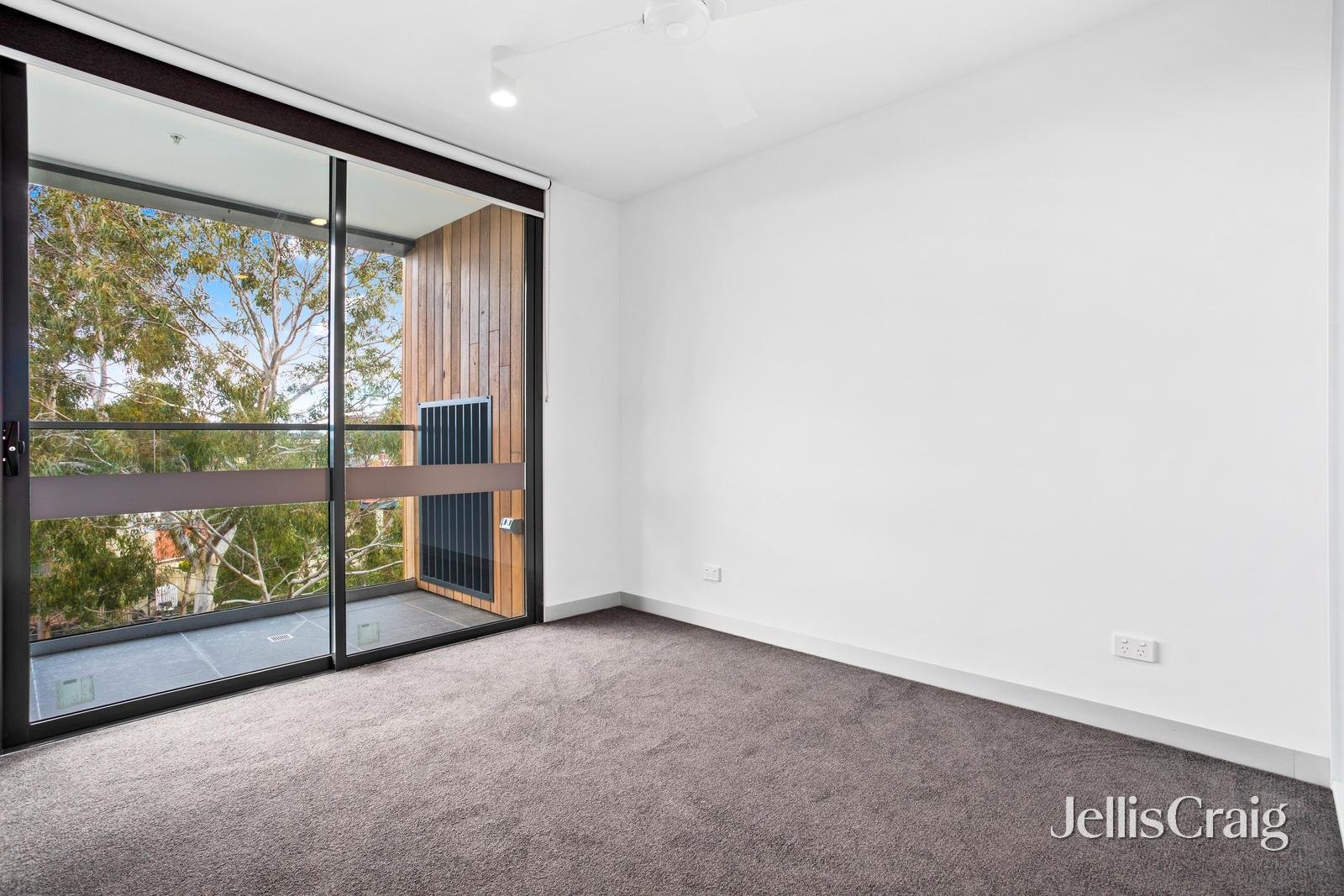 216/110 Roberts Street, West&nbsp;Footscray image 4